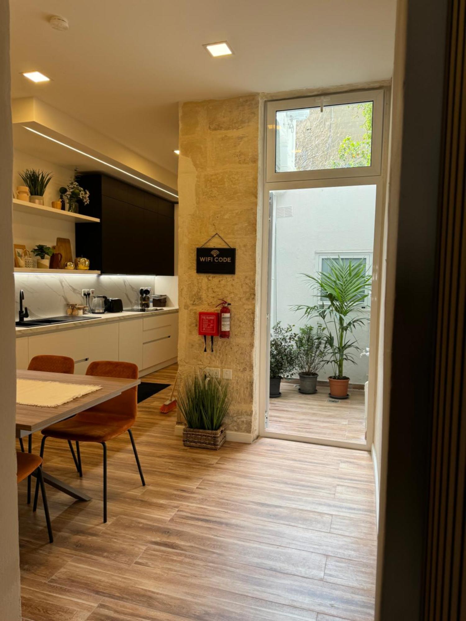 Вилла Townhouse 26 In Sliema, Malta Экстерьер фото